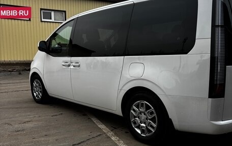 Hyundai Staria, 2022 год, 3 900 000 рублей, 3 фотография