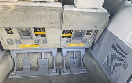 Toyota Sienna III, 2011 год, 1 999 999 рублей, 2 фотография