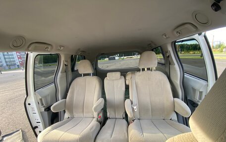 Toyota Sienna III, 2011 год, 1 999 999 рублей, 6 фотография