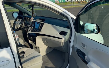 Toyota Sienna III, 2011 год, 1 999 999 рублей, 11 фотография