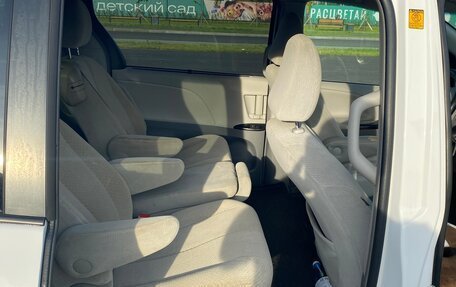 Toyota Sienna III, 2011 год, 1 999 999 рублей, 10 фотография