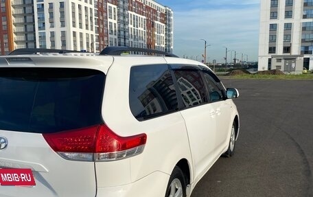 Toyota Sienna III, 2011 год, 1 999 999 рублей, 14 фотография