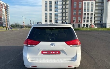 Toyota Sienna III, 2011 год, 1 999 999 рублей, 13 фотография