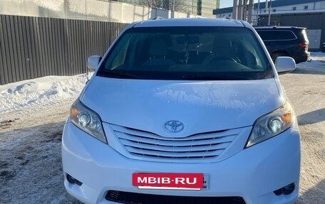 Toyota Sienna III, 2011 год, 1 999 999 рублей, 16 фотография