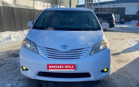 Toyota Sienna III, 2011 год, 1 999 999 рублей, 20 фотография