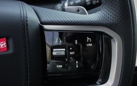 Land Rover Discovery Sport I рестайлинг, 2024 год, 5 690 000 рублей, 25 фотография