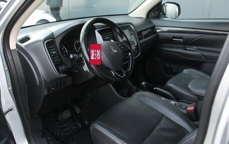 Mitsubishi Outlander III рестайлинг 3, 2016 год, 1 995 000 рублей, 5 фотография