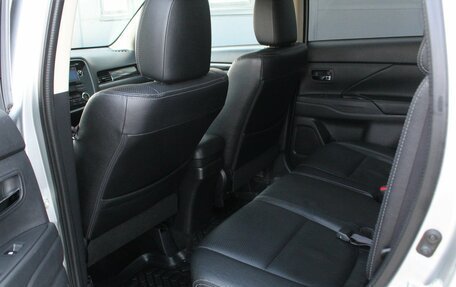 Mitsubishi Outlander III рестайлинг 3, 2016 год, 1 995 000 рублей, 25 фотография