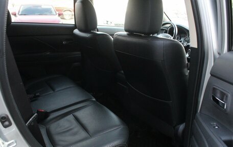 Mitsubishi Outlander III рестайлинг 3, 2016 год, 1 995 000 рублей, 24 фотография