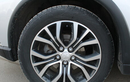 Mitsubishi Outlander III рестайлинг 3, 2016 год, 1 995 000 рублей, 28 фотография