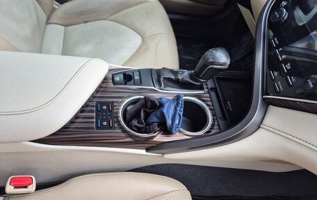 Toyota Camry, 2018 год, 3 050 000 рублей, 8 фотография