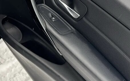 BMW 3 серия, 2018 год, 1 950 000 рублей, 17 фотография