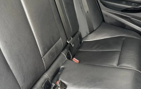 BMW 3 серия, 2018 год, 1 950 000 рублей, 21 фотография