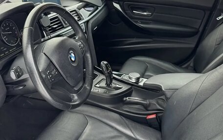 BMW 3 серия, 2018 год, 1 950 000 рублей, 26 фотография