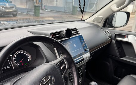 Toyota Land Cruiser Prado 150 рестайлинг 2, 2021 год, 7 100 000 рублей, 8 фотография