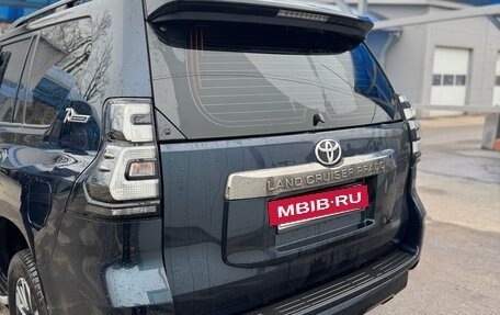 Toyota Land Cruiser Prado 150 рестайлинг 2, 2021 год, 7 100 000 рублей, 5 фотография