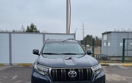 Toyota Land Cruiser Prado 150 рестайлинг 2, 2021 год, 7 100 000 рублей, 3 фотография