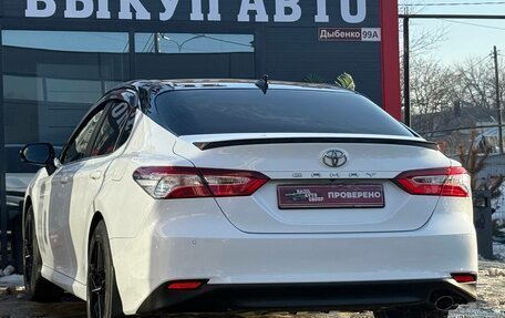 Toyota Camry, 2018 год, 2 400 000 рублей, 9 фотография