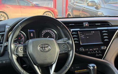 Toyota Camry, 2018 год, 2 400 000 рублей, 15 фотография