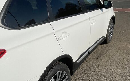 Mitsubishi Outlander III рестайлинг 3, 2021 год, 3 000 000 рублей, 8 фотография