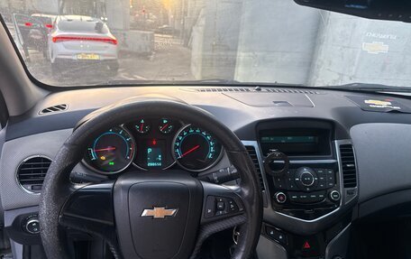 Chevrolet Cruze II, 2011 год, 500 000 рублей, 28 фотография