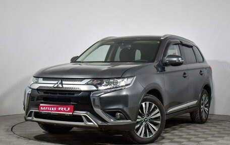 Mitsubishi Outlander III рестайлинг 3, 2018 год, 2 399 000 рублей, 1 фотография