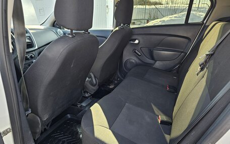 Renault Logan II, 2019 год, 450 000 рублей, 10 фотография