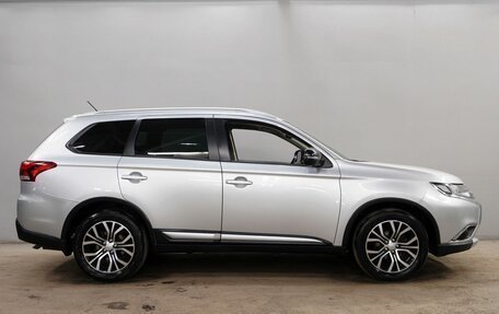 Mitsubishi Outlander III рестайлинг 3, 2016 год, 1 970 000 рублей, 5 фотография