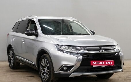 Mitsubishi Outlander III рестайлинг 3, 2016 год, 1 970 000 рублей, 3 фотография