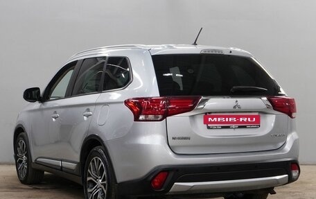 Mitsubishi Outlander III рестайлинг 3, 2016 год, 1 970 000 рублей, 6 фотография