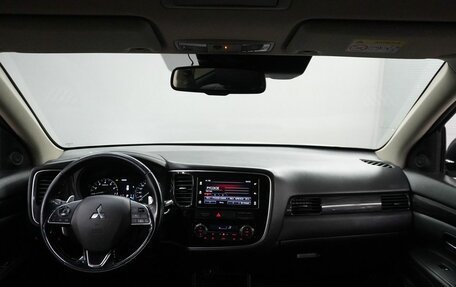 Mitsubishi Outlander III рестайлинг 3, 2016 год, 1 970 000 рублей, 9 фотография