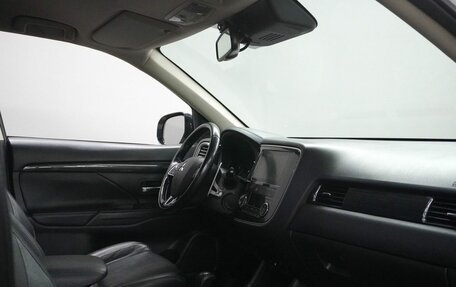 Mitsubishi Outlander III рестайлинг 3, 2016 год, 1 970 000 рублей, 12 фотография