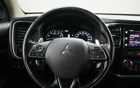 Mitsubishi Outlander III рестайлинг 3, 2016 год, 1 970 000 рублей, 10 фотография