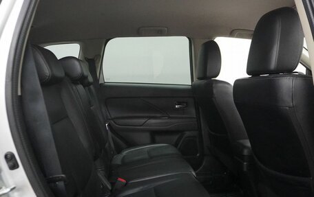 Mitsubishi Outlander III рестайлинг 3, 2016 год, 1 970 000 рублей, 13 фотография