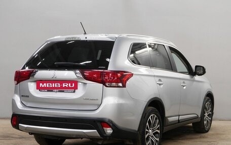 Mitsubishi Outlander III рестайлинг 3, 2016 год, 1 970 000 рублей, 8 фотография