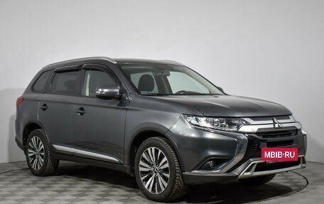 Mitsubishi Outlander III рестайлинг 3, 2018 год, 2 399 000 рублей, 3 фотография