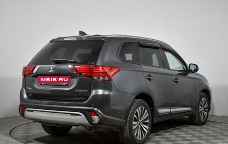 Mitsubishi Outlander III рестайлинг 3, 2018 год, 2 399 000 рублей, 5 фотография