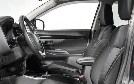 Mitsubishi Outlander III рестайлинг 3, 2018 год, 2 399 000 рублей, 12 фотография