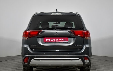 Mitsubishi Outlander III рестайлинг 3, 2018 год, 2 399 000 рублей, 6 фотография