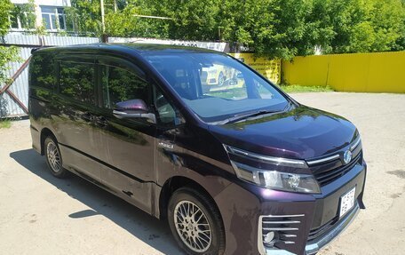 Toyota Voxy III, 2016 год, 2 050 000 рублей, 3 фотография