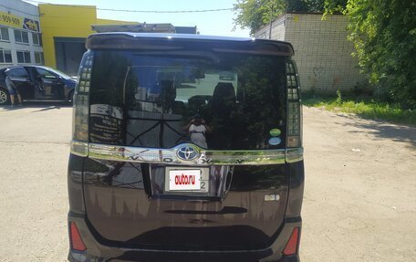 Toyota Voxy III, 2016 год, 2 050 000 рублей, 6 фотография