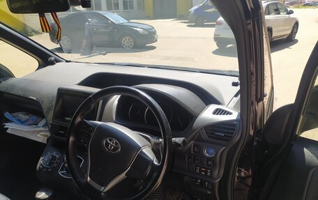 Toyota Voxy III, 2016 год, 2 050 000 рублей, 9 фотография