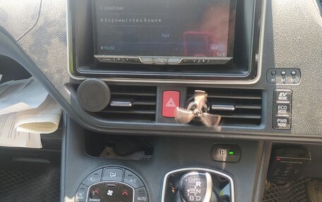 Toyota Voxy III, 2016 год, 2 050 000 рублей, 15 фотография