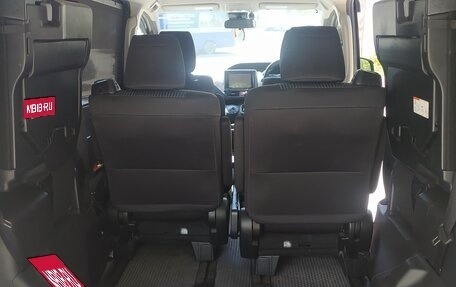 Toyota Voxy III, 2016 год, 2 050 000 рублей, 13 фотография