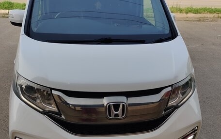 Honda Stepwgn IV, 2015 год, 1 890 000 рублей, 2 фотография