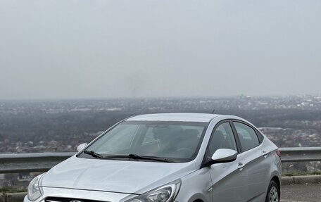 Hyundai Solaris II рестайлинг, 2011 год, 575 000 рублей, 1 фотография