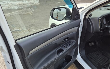 Mitsubishi Outlander III рестайлинг 3, 2014 год, 1 600 000 рублей, 8 фотография