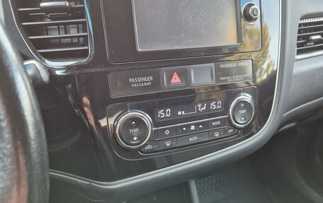 Mitsubishi Outlander III рестайлинг 3, 2014 год, 1 600 000 рублей, 10 фотография