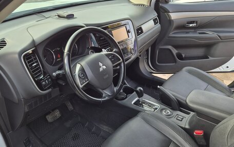Mitsubishi Outlander III рестайлинг 3, 2014 год, 1 600 000 рублей, 7 фотография