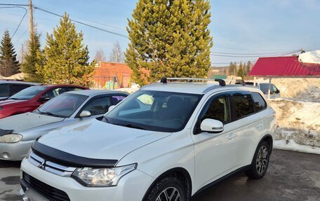 Mitsubishi Outlander III рестайлинг 3, 2014 год, 1 600 000 рублей, 2 фотография
